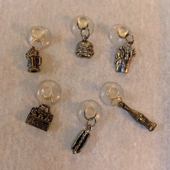 Other - ⚜️ Fun set of Bottle/Wine Glass charms